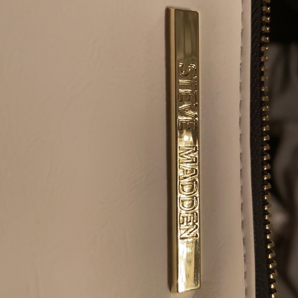 Steve Madden white clutch - Picture 2 of 6